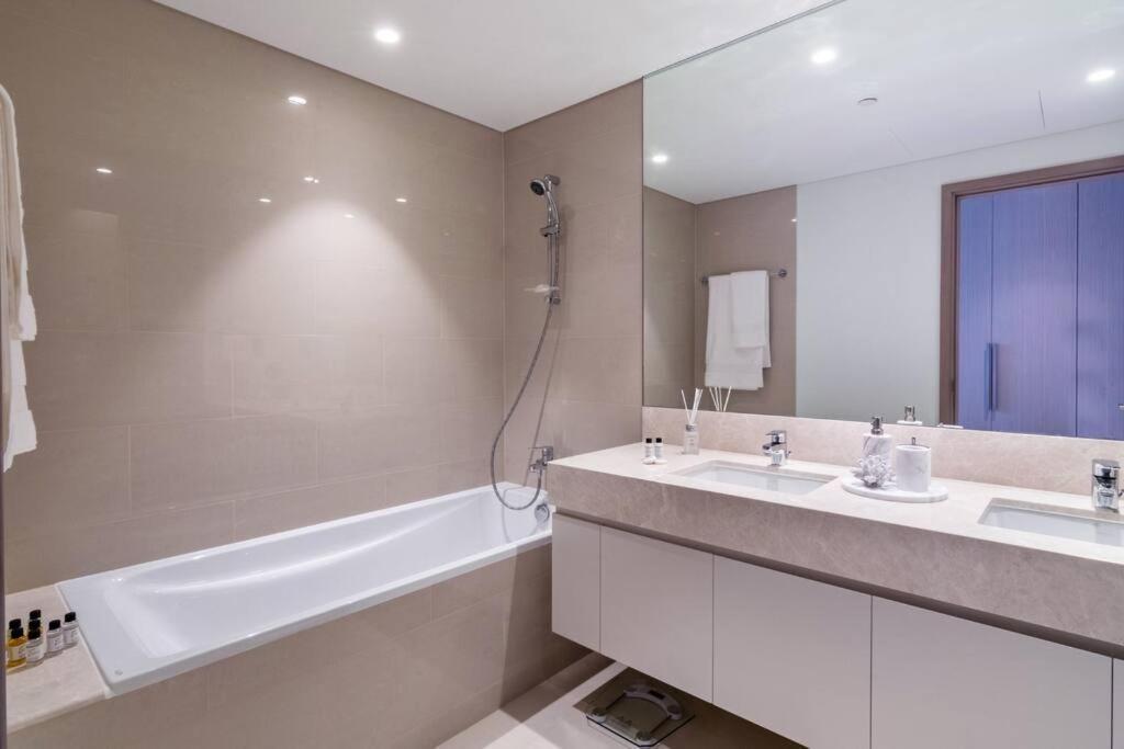 Apartment First Class 2br In The Heart Of Downtown Dubai